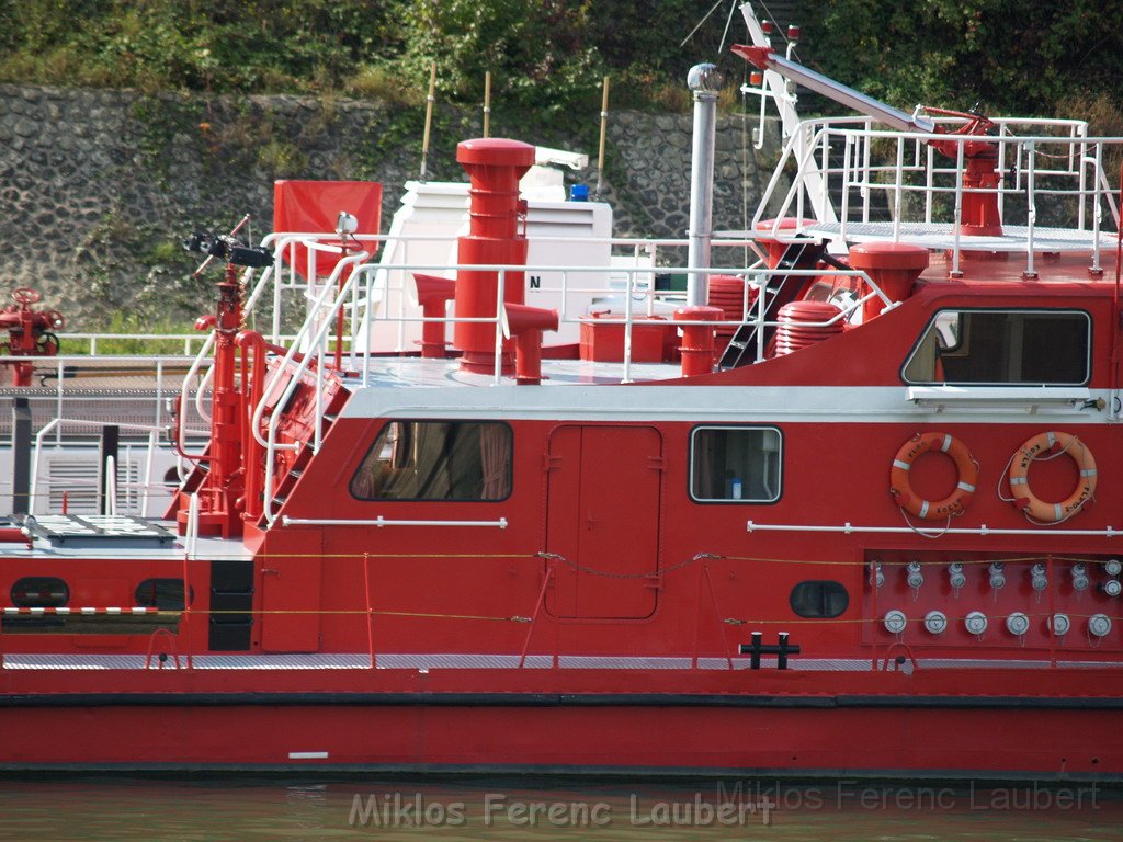 Feuerloeschboot 10-2   P211.JPG